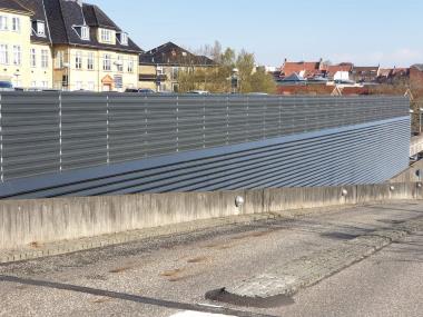 IAC Acoustics, støjafskærmning omkring et tørkøleanlæg ved Regionshospital Viborg