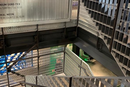 Gelænderudfyldning til større sportsforhandler i Oxford Street i London