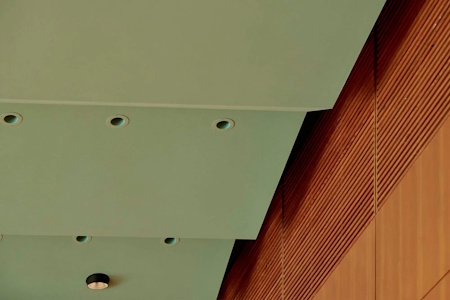 Akustikloft i festsalen på Århus Statsgymnasium