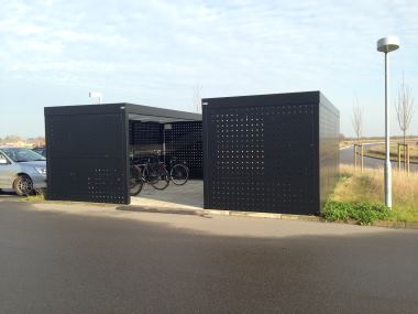 . Lyngsøes cykelparkeringer leveres i alle tagformer og yder effektiv beskyttelse mod vejrliget