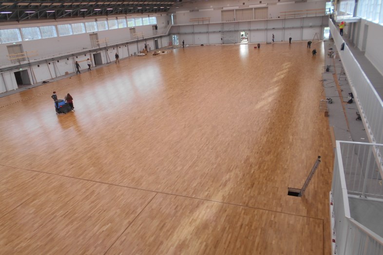 OSCON har for Ollerup Arena leveret og monteret nyt sportsgulv