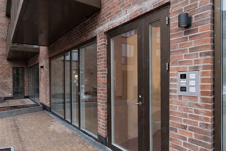 Dørstationen ABB-Welcome falder smukt ind i Carlsberg Byen