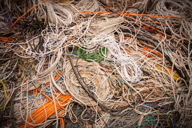 Genanvendelse af plast, Fra kabelaffald til lukkede produkter