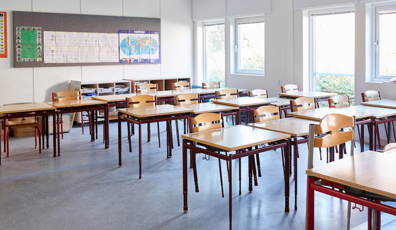 Her har du din eksisterende skolebygning, og her har du et udeareal