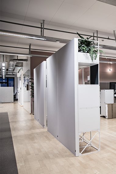 Tilpassede akustikløsninger med print skaber nye rum i åbent kontorlandskab