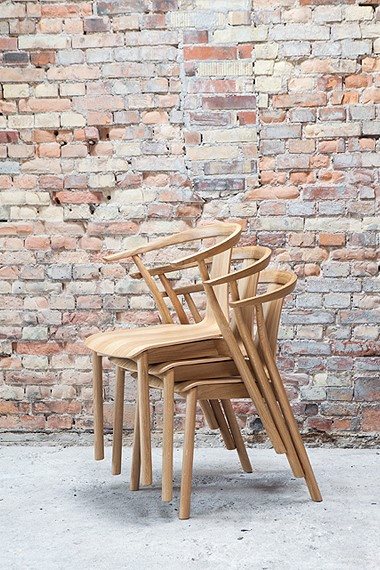 Den danske møbelfabrik Farstrup Furniture præsenterer nu to stærke møbler, Stag og Bear