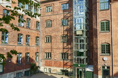 Elevator på facade