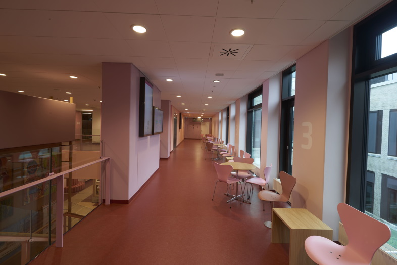  leveret ca. 35.000 m selvklæbende fleksible fodlister til Psykiatrisk Hospitals nye bygninger.
