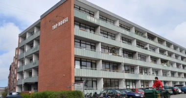 I et samarbejde mellem Mejlshede Låse A/S og Siedle Nordic A/S har boligforeningen Top-House på Nørrebro i København fået opdateret deres dørkommunikation og har nu helt nye muligheder ved tærsklen