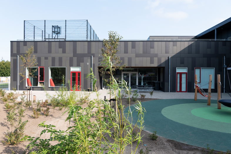 Vester Mariendal Skole i Aalborg gennemgår i øjeblikket en omfattende modernisering, der både omfatter en tilbygning samt renovering af facade og tag