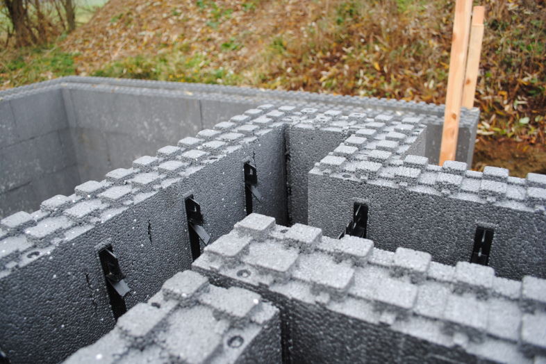 Jackon, Jackon Thermomur er et isoleret forskallingssystem, der stables som byggeklodser og derefter fyldes med beton