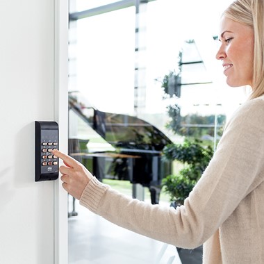 Assa Abloy Opening solutions, adgangskontrolsystem med lave driftsudgifter