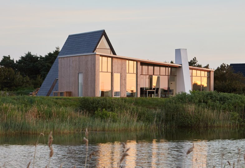 Cupa Danmark, moderne feriehus beklædt med naturskifer 