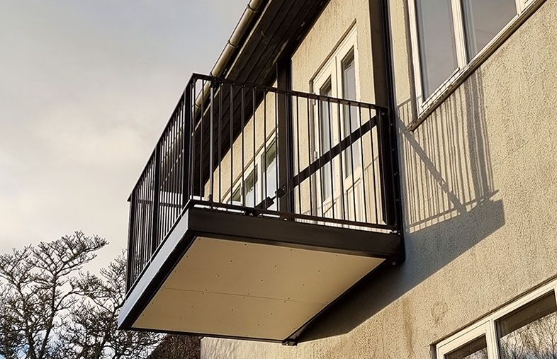 Hos Alument.dk er det muligt at få altaner med betondæk såvel som en traditionel stålaltan