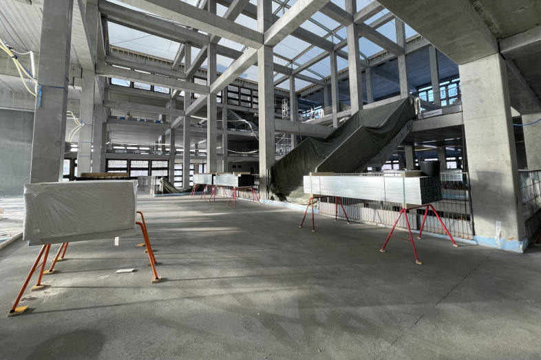 Areo står bag 7.900 kvadratmeter undergulvsopbygning og afslutter med 6.500 m2 designgulv i Det ny SIMAC i Svendborg