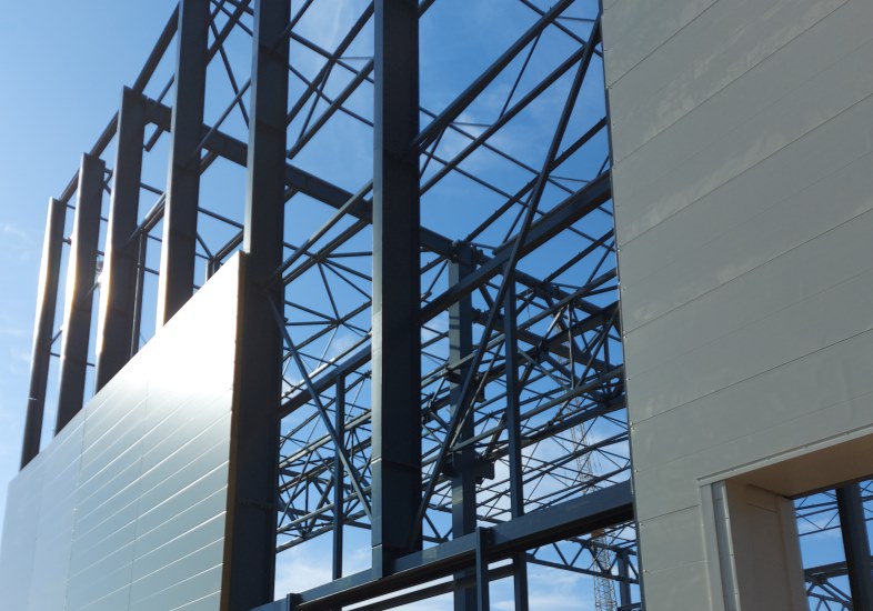 Give Steel - Knapt 30 meter høje paneler