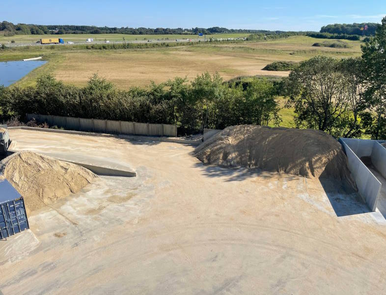 mørtler i kegler, hvor sand, kalk og cement 