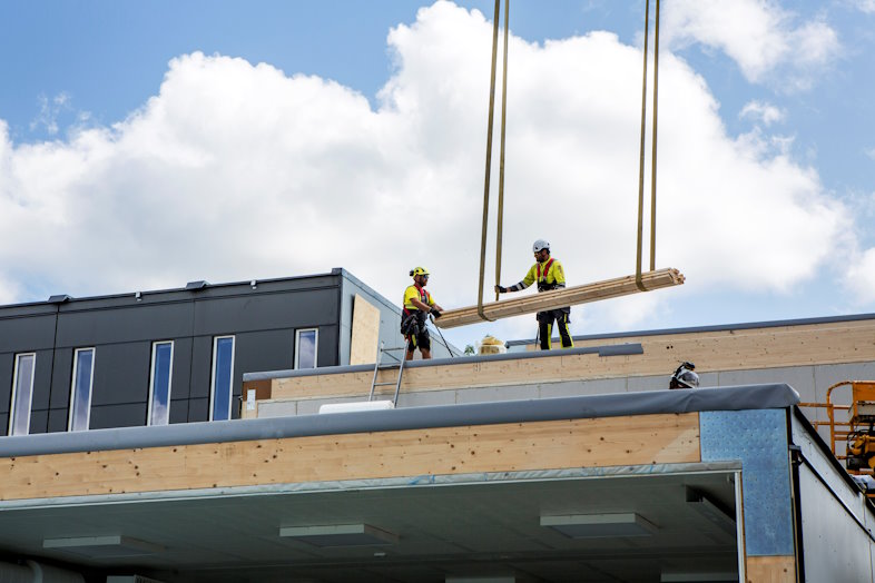  isolering i vægge, lofter og gulve, LED-armaturer, specialudviklede ventilationsanlæg og luft til luft-opvarmning.