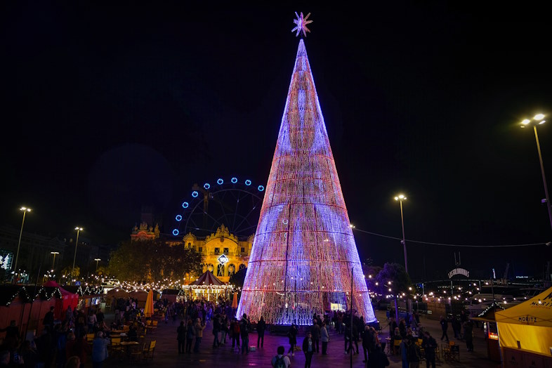 En halv million har stået inde i lys-juletræ 