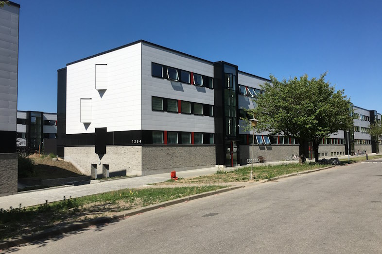 STENI har siden 1965 produceret og leveret facade-, tag, interiør og sokkelløsninger, som giver unikke og langtidsholdbare arkitektoniske udtryk af ekstremt høj kvalitet.
