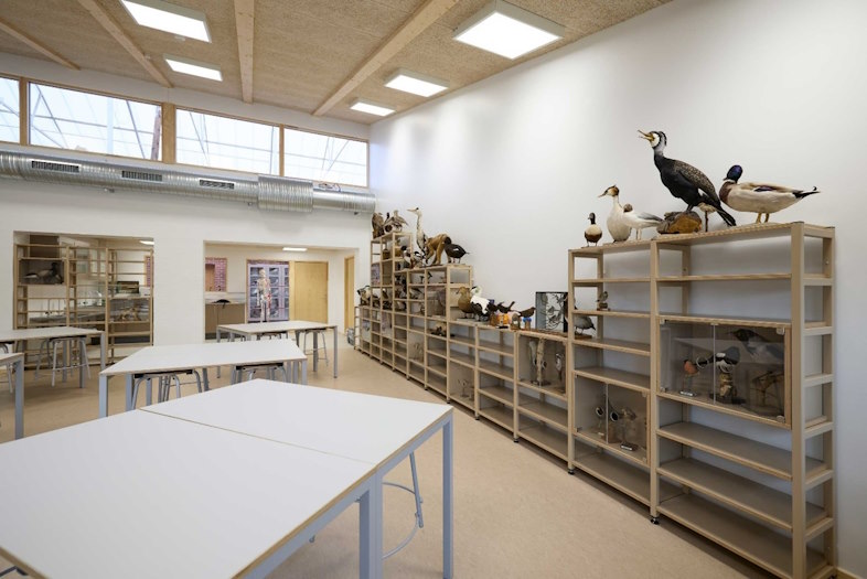 Med ST Skoleinventar som inventarleverandør er der skabt en indretning, hvor sikkerhed, funktionalitet og fleksibilitet går hånd i hånd