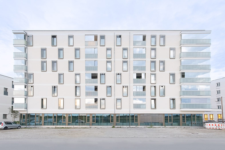 Boligkvarter Aubinger Alle med lejligheder, børnehave, kontorlokaler og mødested for nabolaget