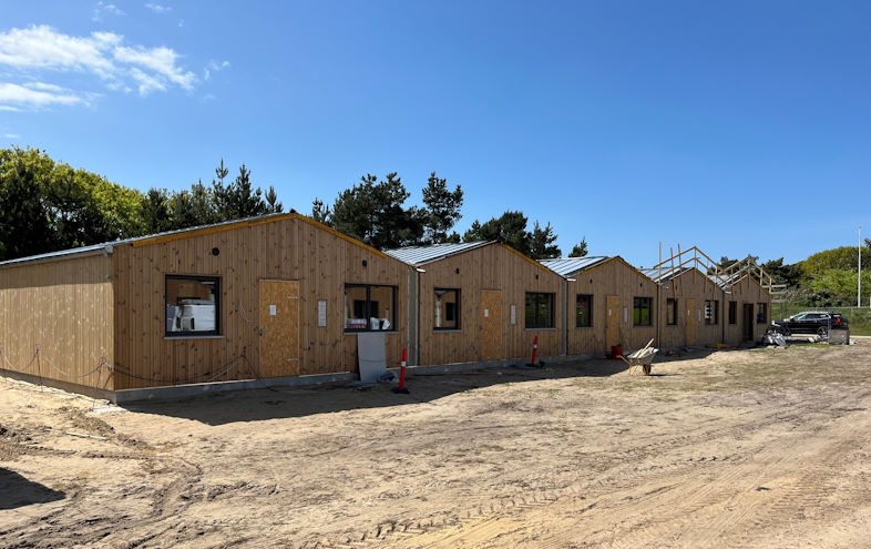 Entreprenør sparer beton og tid med badekabiner i 20 nybyggede rækkehuse