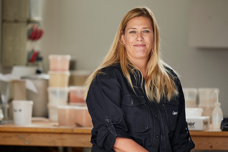 Line Corneliussen, laboratorieleder i Webers farvelaboratorium
