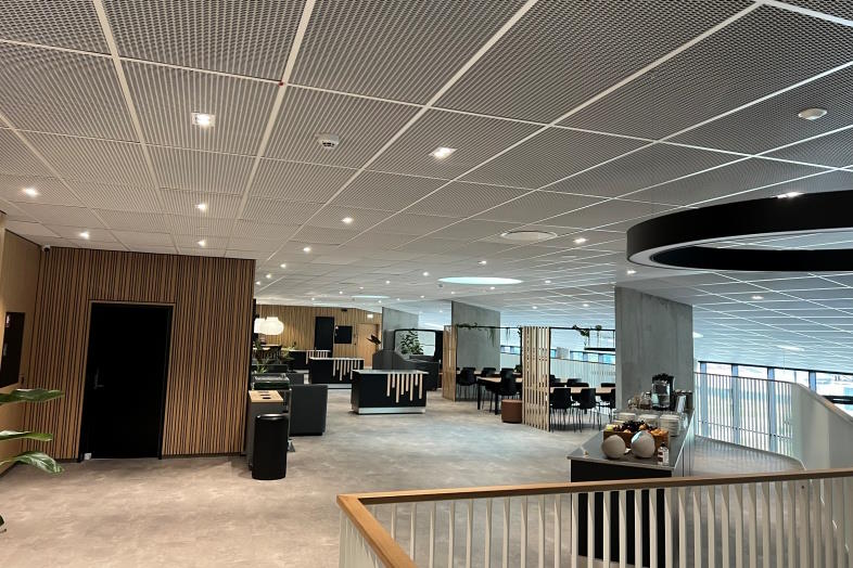 Strækmetal er et alsidigt designmateriale, der gør det muligt at give det indvendige metalloftdesign en slående visuel effekt