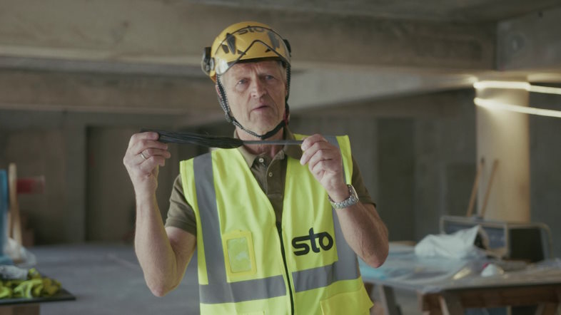 Kulfibre er ekstremt stærke – langt stærkere end traditionel armering – og systemet muliggør hurtig og fleksibel installation