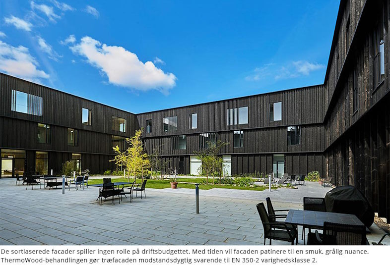 Træfacade i gårdområde