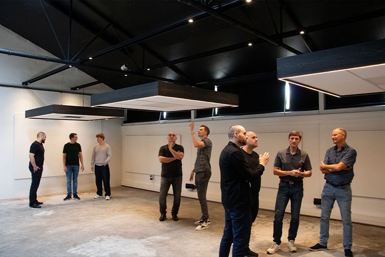 OMS’ moderne produktionsfaciliteter og R&D-afdeling i Slovakiet giver Teamtronic mulighed for at rykke dele af produktionen til Europa