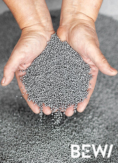 BEWI Circular sørger for at indsamle brugt EPS og XPS-materiale, komprimere det, og omdanne det til granulater