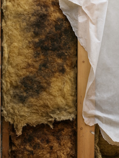 Gammel mineraluldsisolering