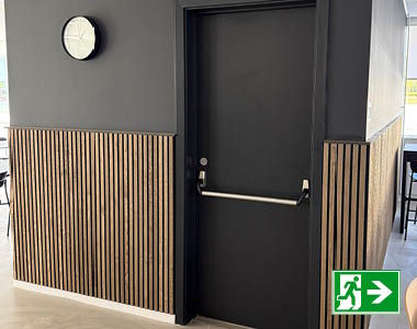 ASSA ABLOY 1125-serien er panikbeslag til udadgående døre med modullås udfræsning