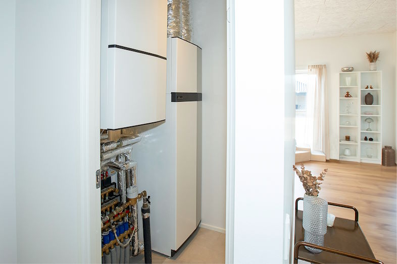 inverterstyret boligventilationsvarmepumpe med integreret varmtvandsbeholder