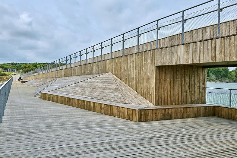 Frøslev leverer løsninger til strandcafé, centerbygning og pier