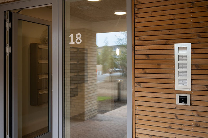 I Tingbjerg har man valgt en enkel løsning, men hvis behovet ændrer sig, er det let at udbygge ABB-Welcome systemet med fx video-skærme og en app-løsning