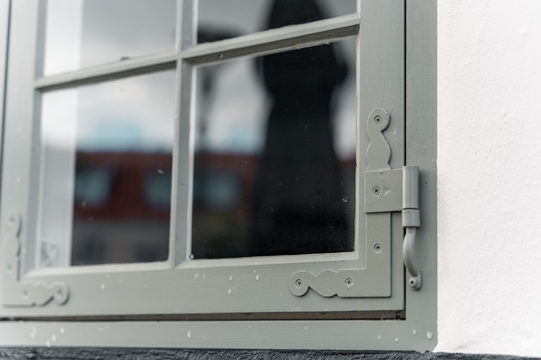 Linolie har en egenskab, der gør, at råd og svamp ikke trænger ind i træet