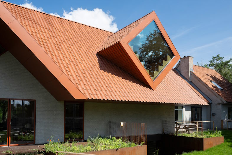 Vedligeholdelsesfrie og farverige facadeplader 