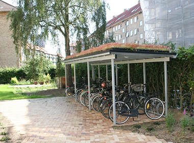 Supplerende cykeloverdækning med sedumtag