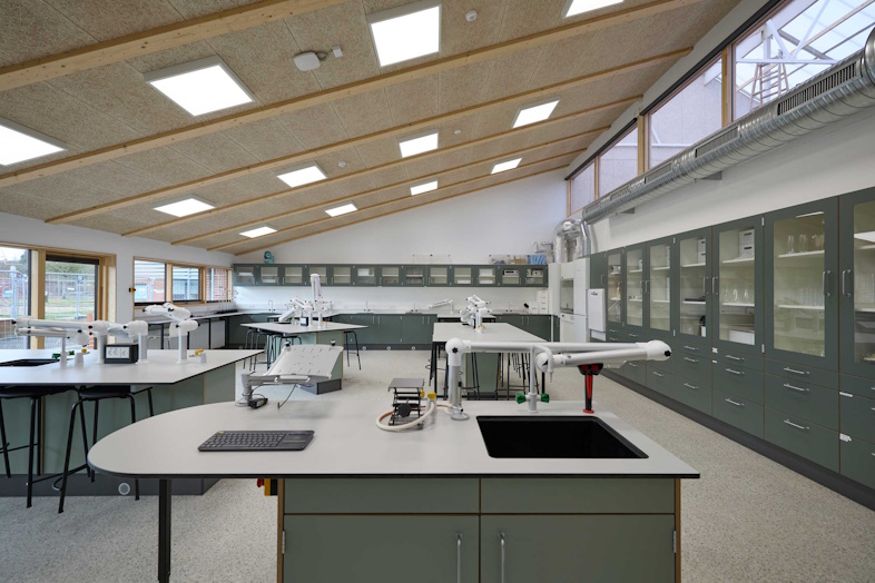 skoleinventar til fysiklokale 