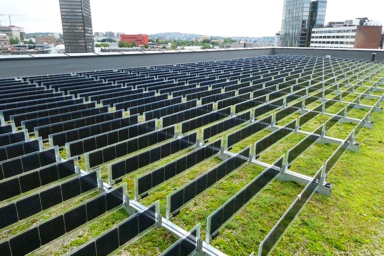 En letvægtsløsning, der forener solenergi og grønne tage