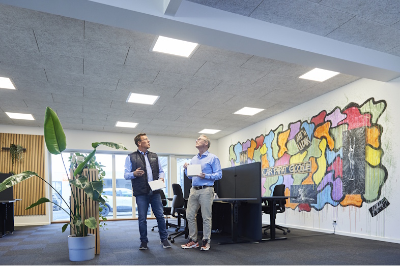 HK Akustiks salgschef Morten Steen Nielsen (tv.) og firmaets undehaver Henrik Kirkestrup (th.)