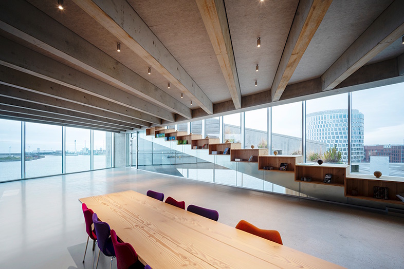 Legende asymmetri stiller krav til detaljen