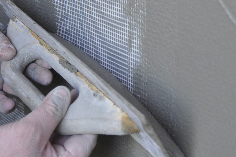 For en stærk og varig løsning, vælges puds med rette egenskaber