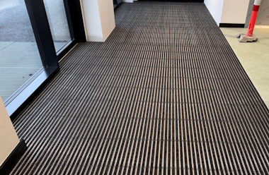 Produktionen er præget af høj vertikal integration og nøje udvalgte materialer