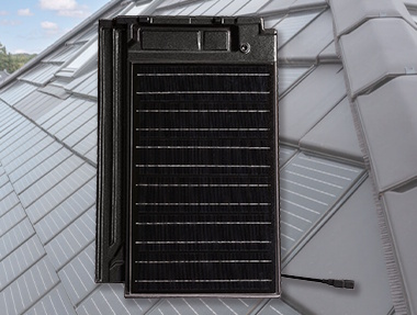 Serieforbundne solcellemoduler, der integreres i tagfladen.