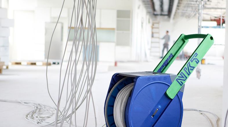 Qaddy er en integreret kabelrulle-, pay-off- og tromlevogn