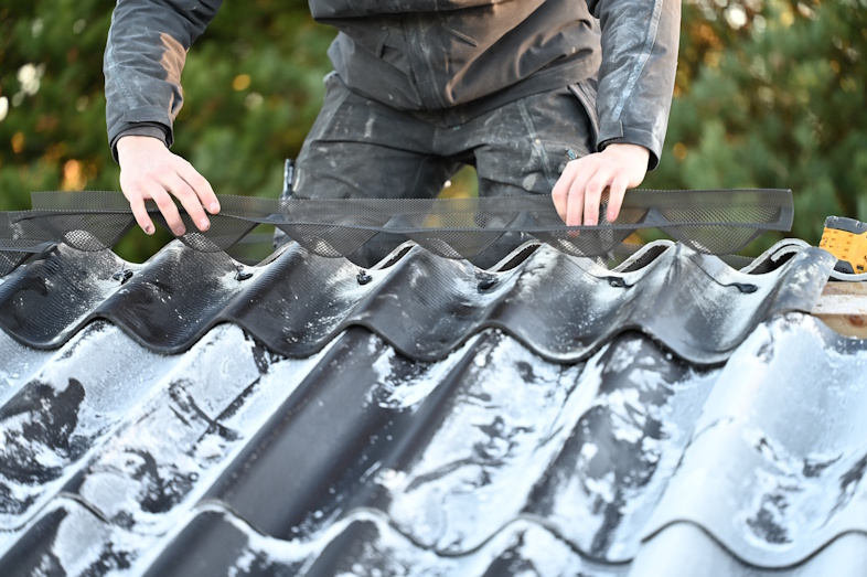 Hos EXPO-NET Danmark A/S fremstiller vi gennemtænkte og holdbare produkter til beskyttelse og vedligeholdelse af tagkonstruktioner